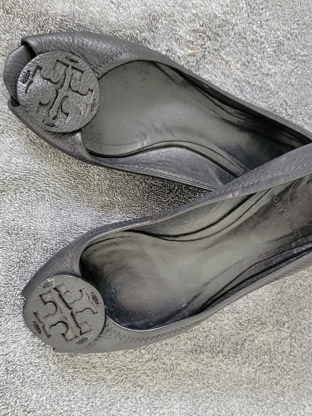 TORY BURCH Women’s Black Leather Peep Toe Wedge with Logo Medallion